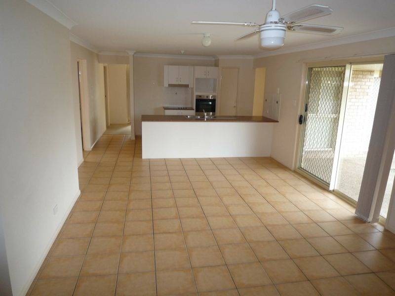 10 Emma Pl, Springfield Lakes QLD 4300