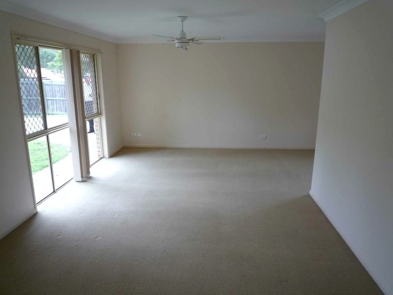 10 Emma Pl, Springfield Lakes QLD 4300