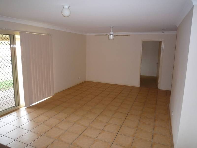 10 Emma Pl, Springfield Lakes QLD 4300