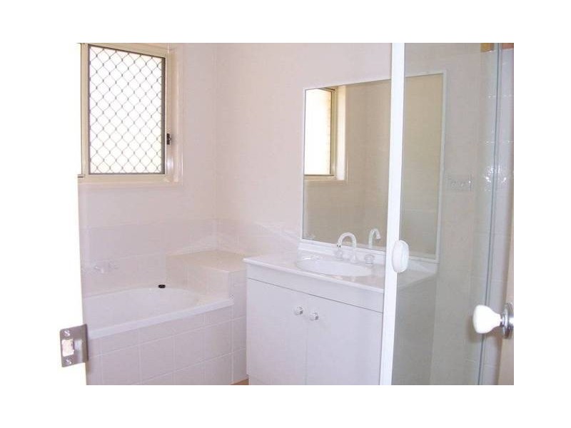 33 Greenleaf Ave, Springfield Lakes QLD 4300