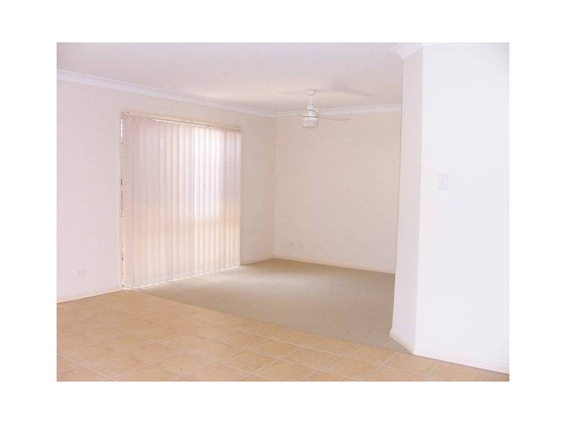 33 Greenleaf Ave, Springfield Lakes QLD 4300