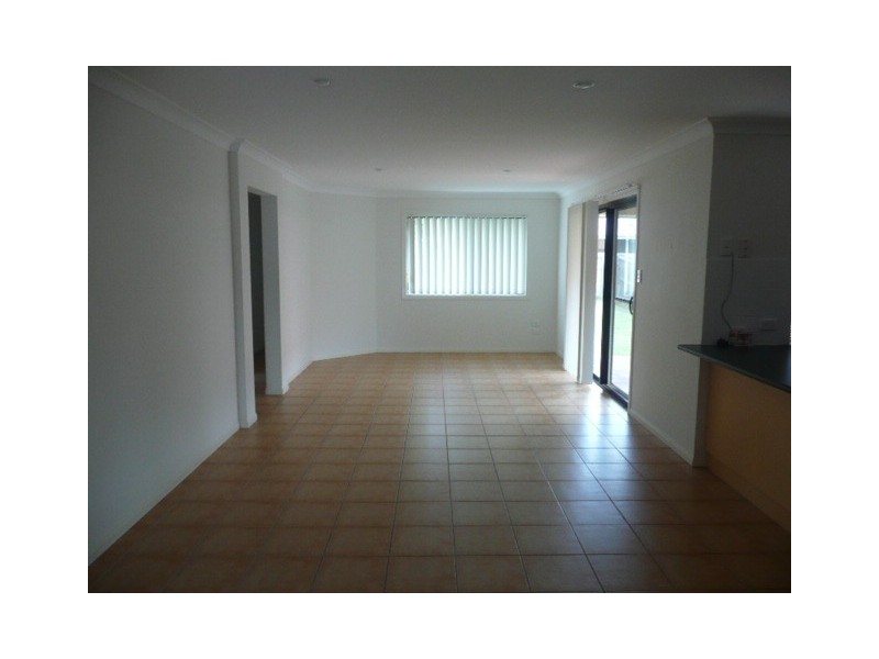 137 Lakeside Avenue, Springfield Lakes QLD 4300