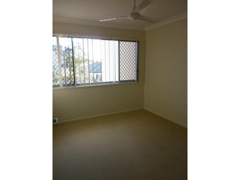 15 Creekside Drive, Springfield Lakes QLD 4300
