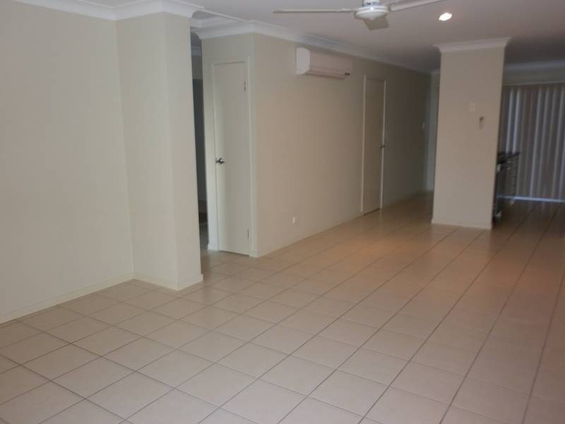 15 Creekside Drive, Springfield Lakes QLD 4300