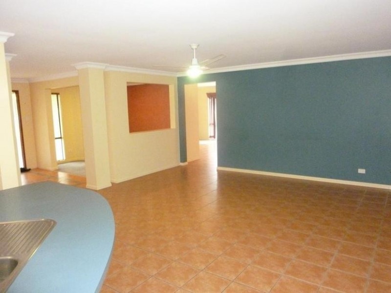 42 Berkshire Place, Springfield Lakes QLD 4300