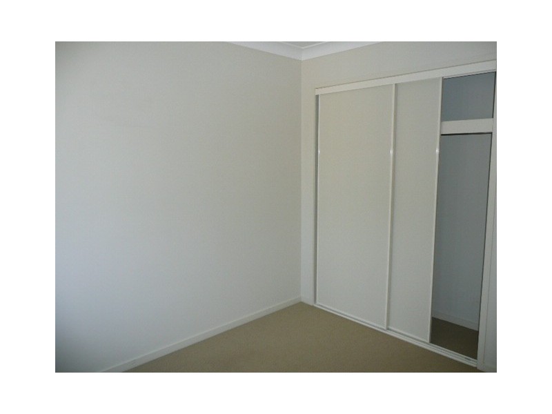 13 Creekside, Springfield Lakes QLD 4300