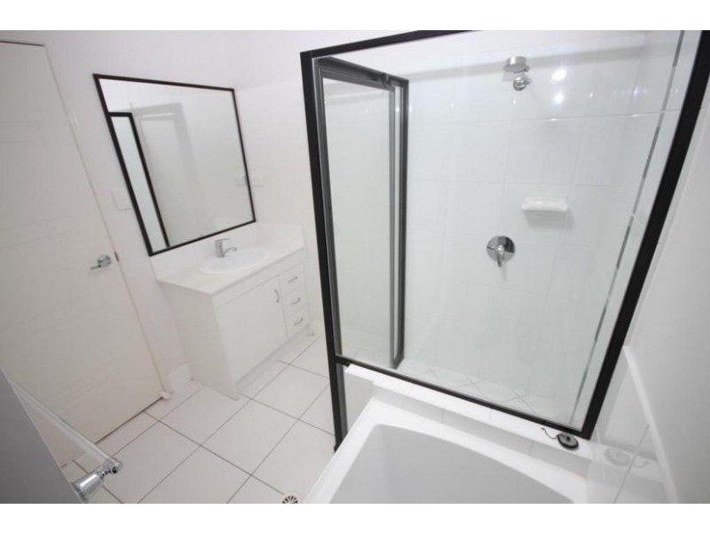 1 & 2/230 Eagle Street, Collingwood Park QLD 4301