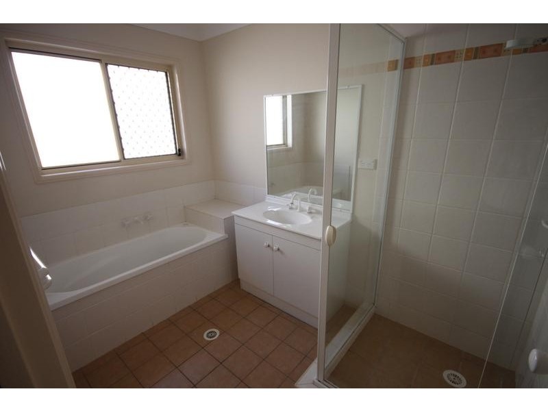 33 Greenleaf, Springfield Lakes QLD 4300