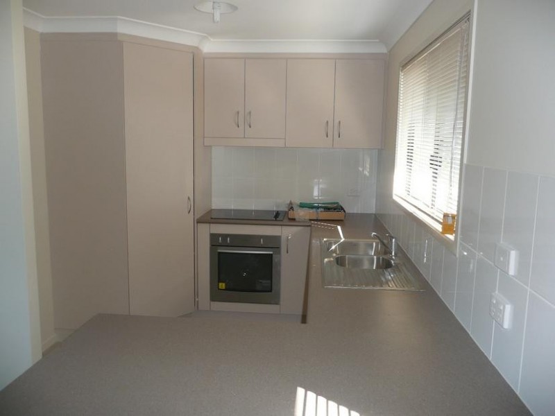 2/45a Law, Redbank QLD 4301