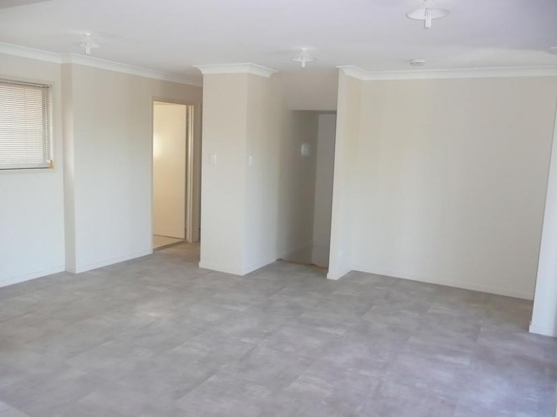 2/45a Law, Redbank QLD 4301