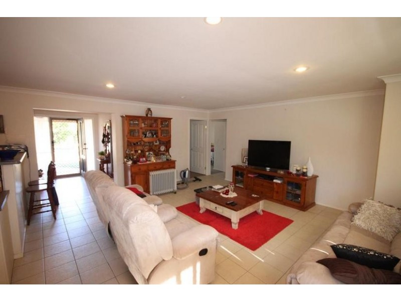 37 Brighton Parade, Forest Lake QLD 4078