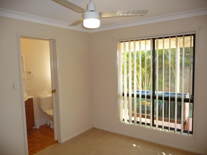 2 Montville Place, Forest Lake QLD 4078