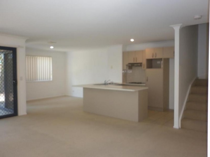 8/26 Commercial Drive, Springfield QLD 4300
