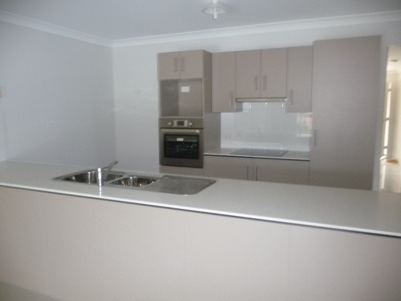 2/11 Tone Drive, Collingwood Park QLD 4301