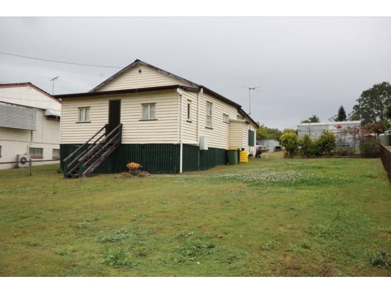 39 Law Street South, Redbank QLD 4301