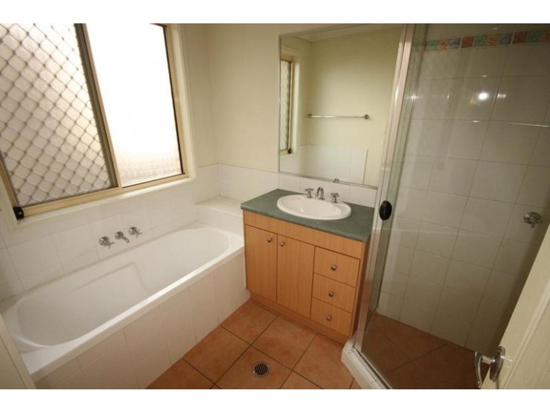 9 Rae Close, Camira QLD 4300