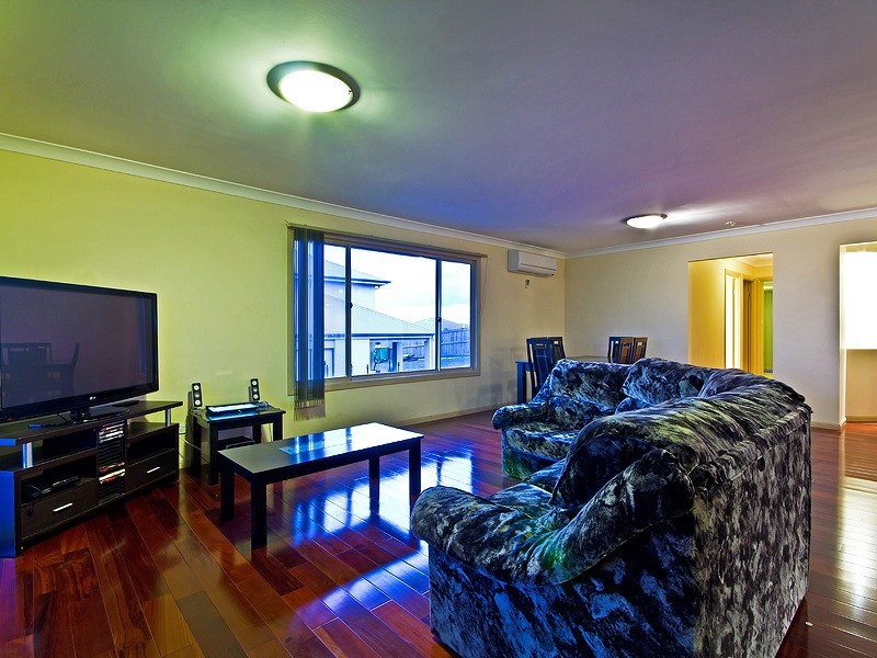 10 Flora Link, Springfield Lakes QLD 4300