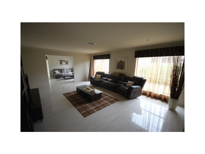 61 Juniper Street, Heathwood QLD 4110