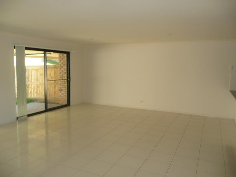 2/230 Eagle Street, Collingwood Park QLD 4301
