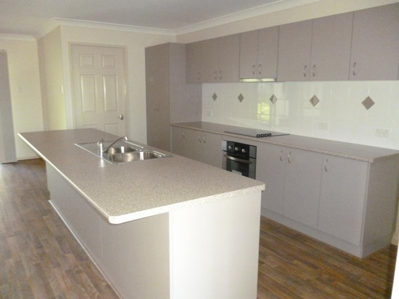 8 Figbird Close, Goodna QLD 4300