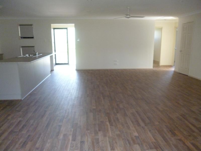 8 Figbird Close, Goodna QLD 4300