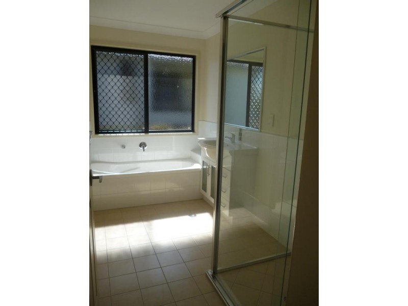 8 Figbird Close, Goodna QLD 4300