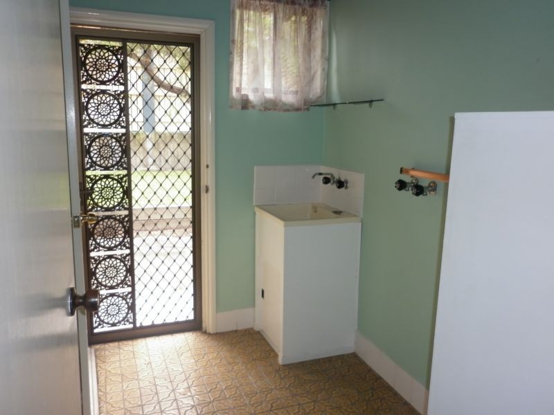 6 Dale Road, Camira QLD 4300