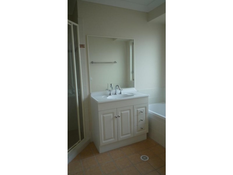 1/28 Cheihk Cres, Collingwood Park QLD 4301