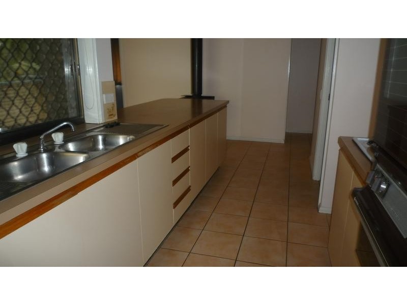 2 Manning Ct, Collingwood Park QLD 4301