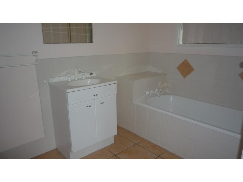 2 Manning Ct, Collingwood Park QLD 4301