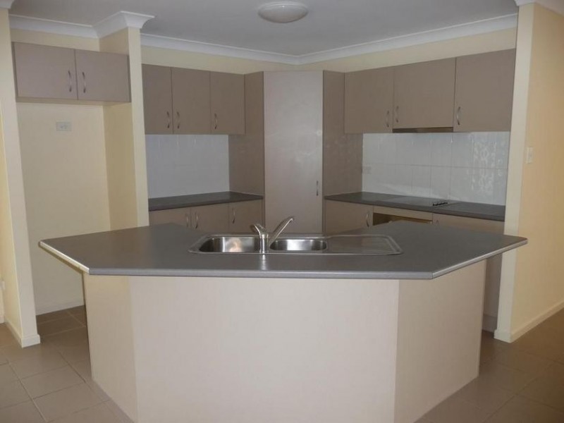 8 Kitching Court, Collingwood Park QLD 4301