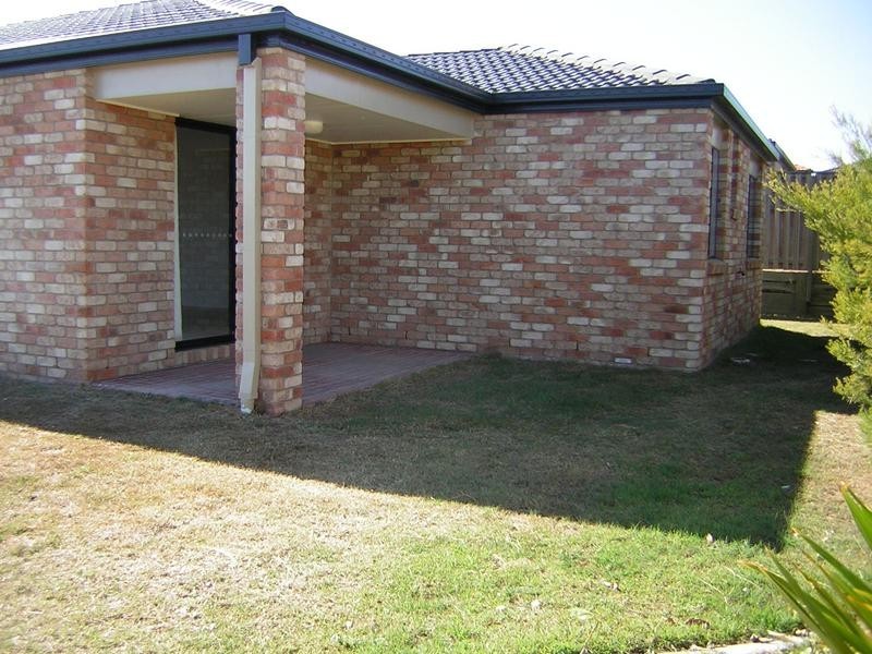 8 Bidford Street, Springfield QLD 4300