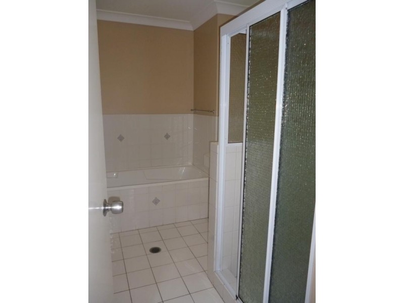 2/7 Donegal Court, Raceview QLD 4305