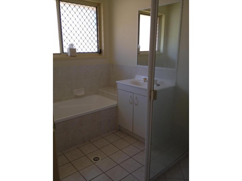 5 Azure Street, Goodna QLD 4300