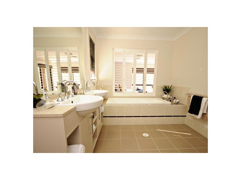 9 Brigid Boulevard, Augustine Heights QLD 4300