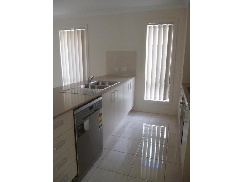 10 Lemongrass Place, Springfield Lakes QLD 4300