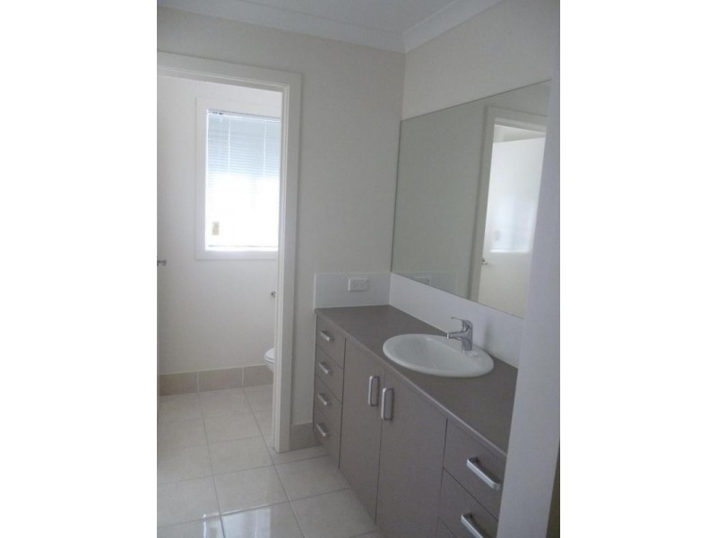 10 Lemongrass Place, Springfield Lakes QLD 4300