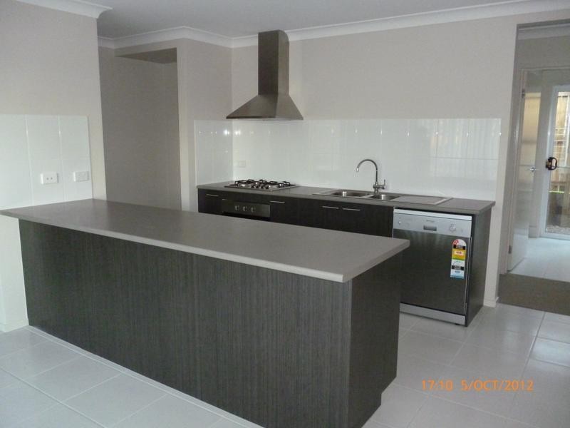 90 Valentine Circuit, Augustine Heights QLD 4300