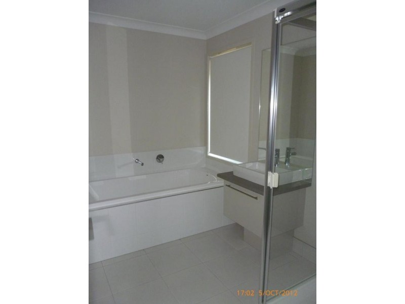 90 Valentine Circuit, Augustine Heights QLD 4300