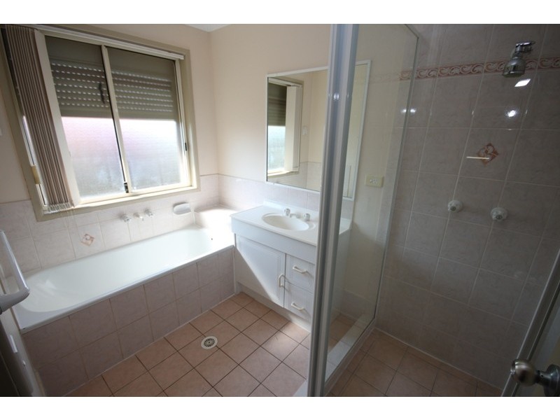 3 Eureka Ct, Redbank Plains QLD 4301