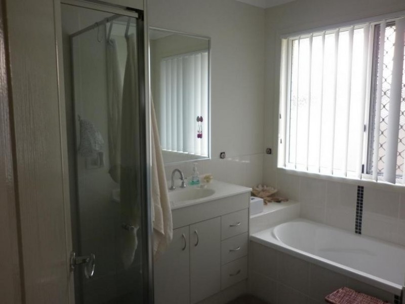 32 Quinn Close, Augustine Heights QLD 4300