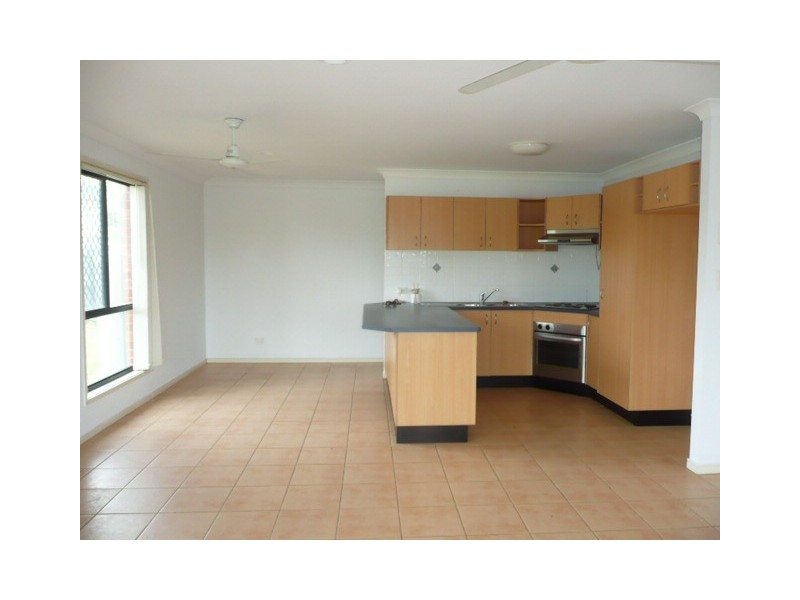 8 Rae Close, Camira QLD 4300