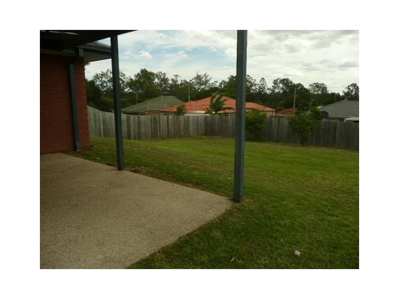 8 Rae Close, Camira QLD 4300