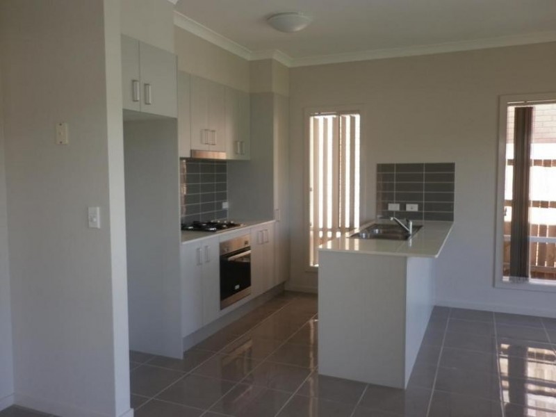 6 Erbin Lane, Augustine Heights QLD 4300