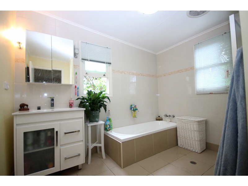 42 Brisbane Road, Redbank QLD 4301