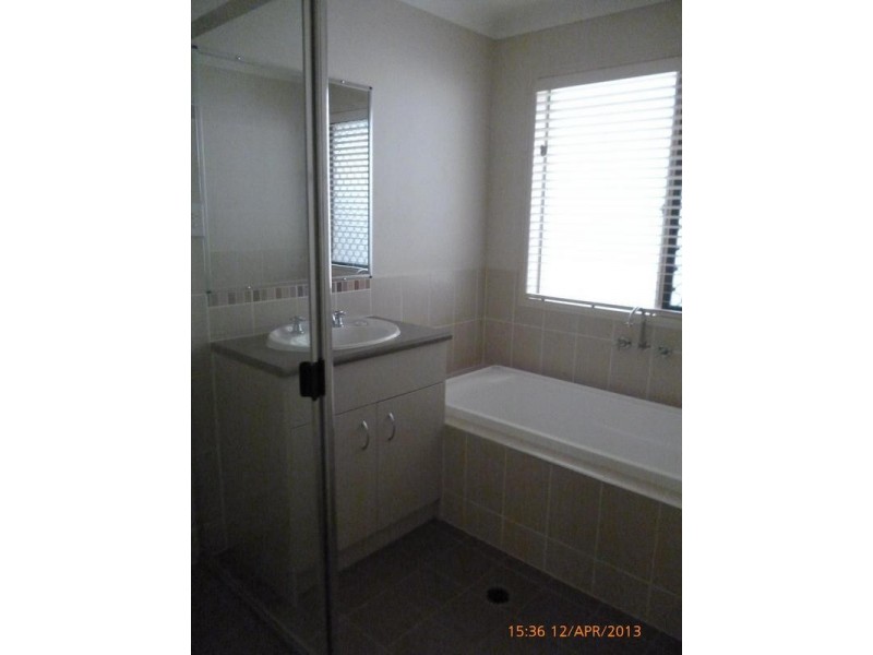 27 Esperance Crescent, Springfield Lakes QLD 4300