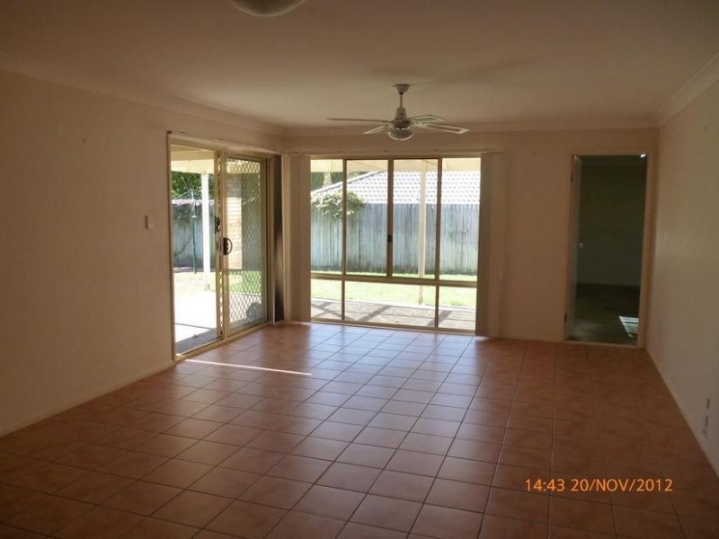 5 Booloumba Crescent, Forest Lake QLD 4078