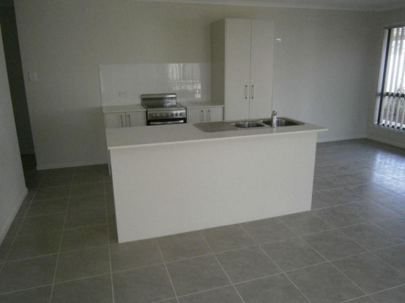 86B Valentine Circuit, Augustine Heights QLD 4300