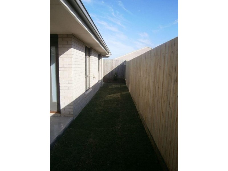 86B Valentine Circuit, Augustine Heights QLD 4300