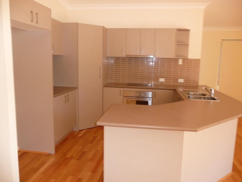 6 Heathwood Place, Collingwood Park QLD 4301